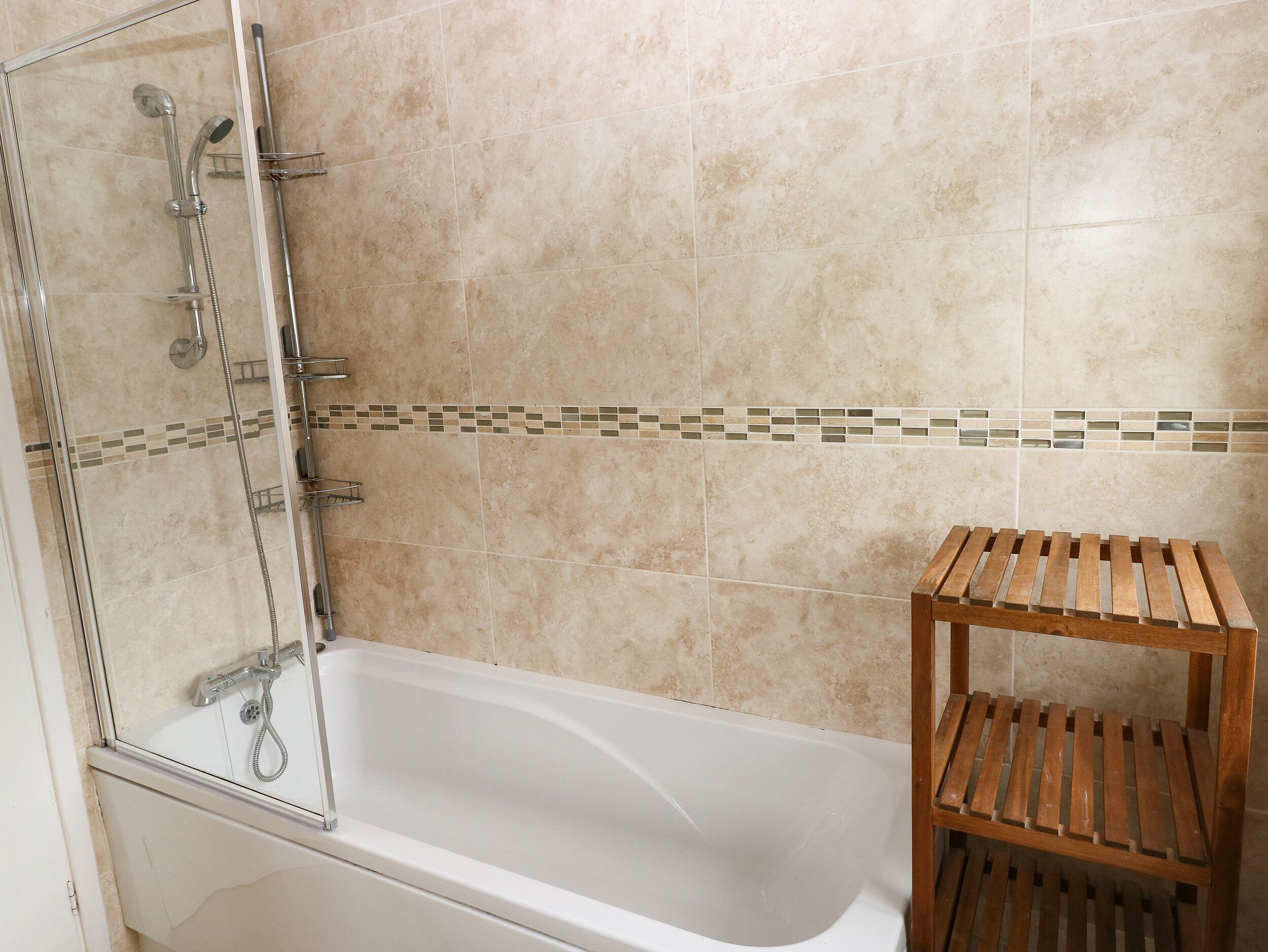 Cottage | Bathroom | Shower, hair dryer