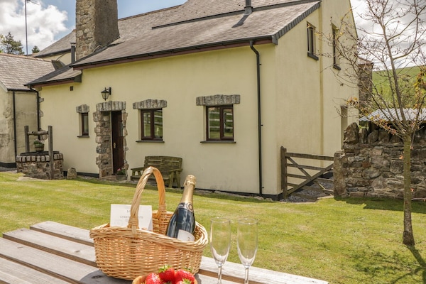 Cottage | Property grounds