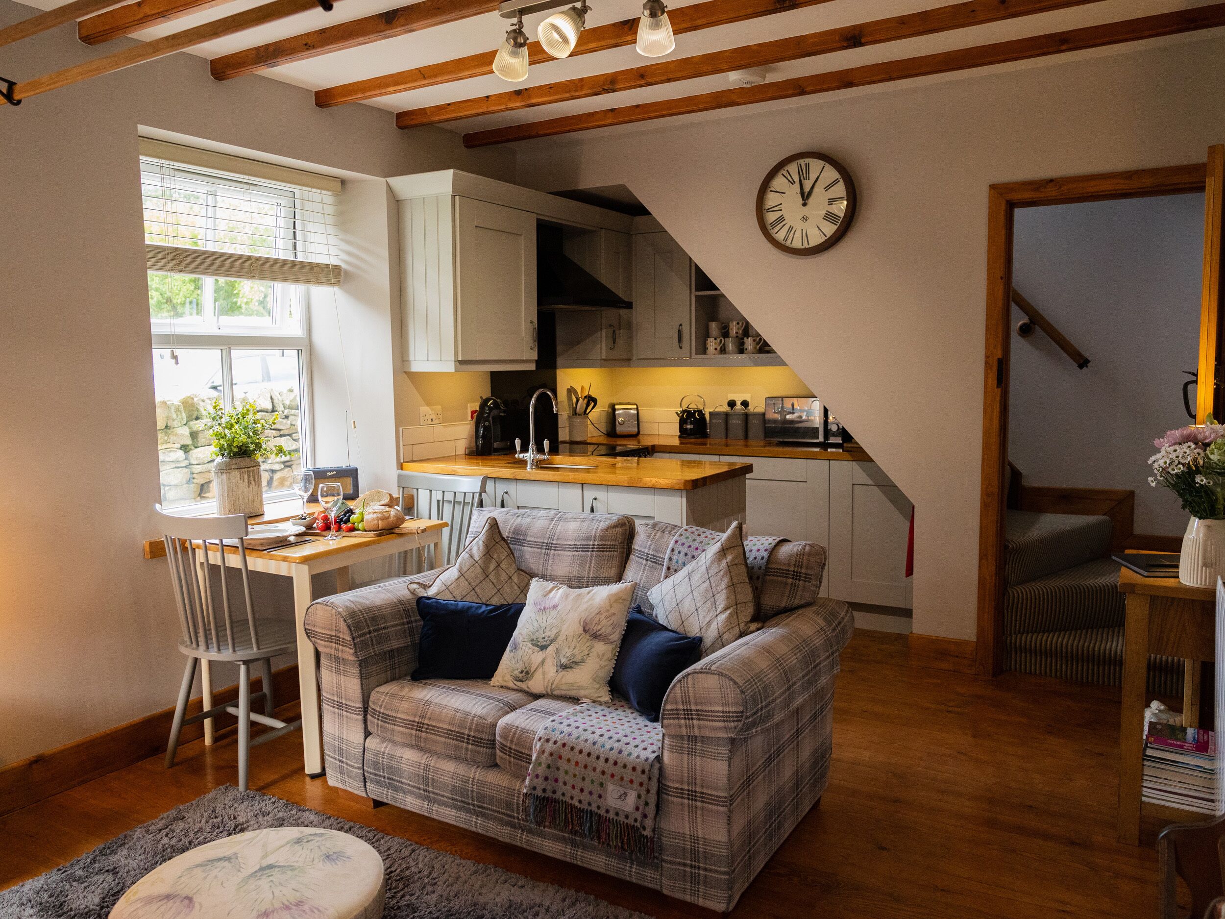 Cottage | Privékeuken | Een koelkast, een microgolfoven, een kookplaat, een vaatwasser