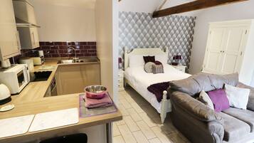 1 bedroom, individually decorated, individually furnished, free WiFi