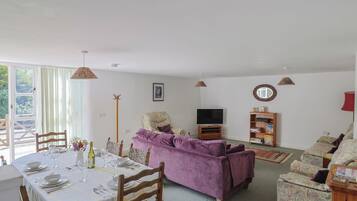 Cottage | Living area | TV, DVD player