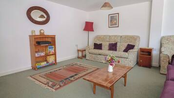 Cottage | Living area | TV, DVD player
