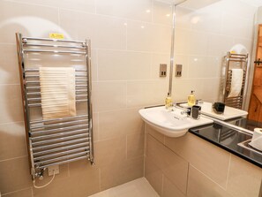 Cottage | Bathroom | Shower