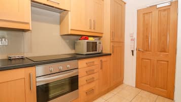 Cottage | Cuisine privée | Réfrigérateur, micro-ondes, plaque de cuisson, lave-vaisselle