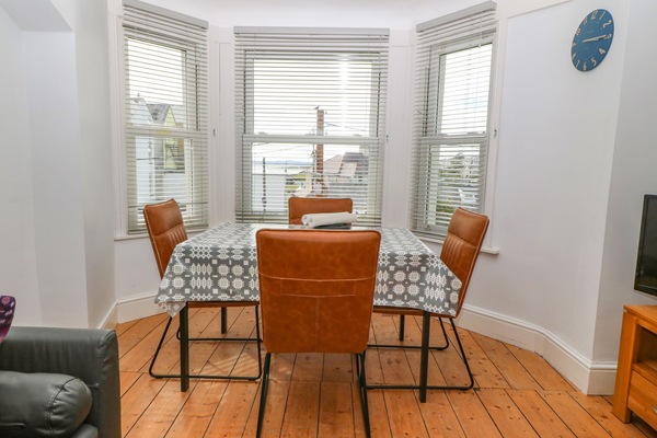 Cottage | Private kitchen | Fridge, microwave, stovetop, dishwasher