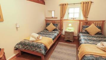 Cottage | 2 bedrooms, individually decorated, individually furnished, free WiFi