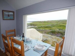 Cottage | Interior - Ty'r Enfys Bach - Upper (Holyhead)