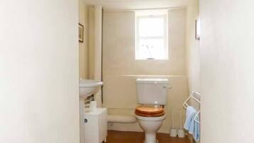 Cottage | Bathroom | Shower