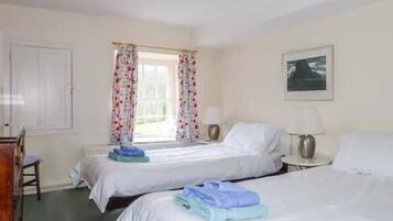 Cottage | 4 bedrooms, WiFi (free), individually decorated, individually furnished