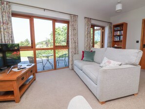 Cottage | Living area | TV, DVD player