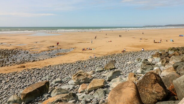 A beach with a rocky foreground and a sandy beach area. - Pound Cottage (Torrington)