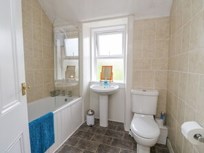 Cottage | Bathroom | Shower, hair dryer - The Knowe Upper (Taynuilt)
