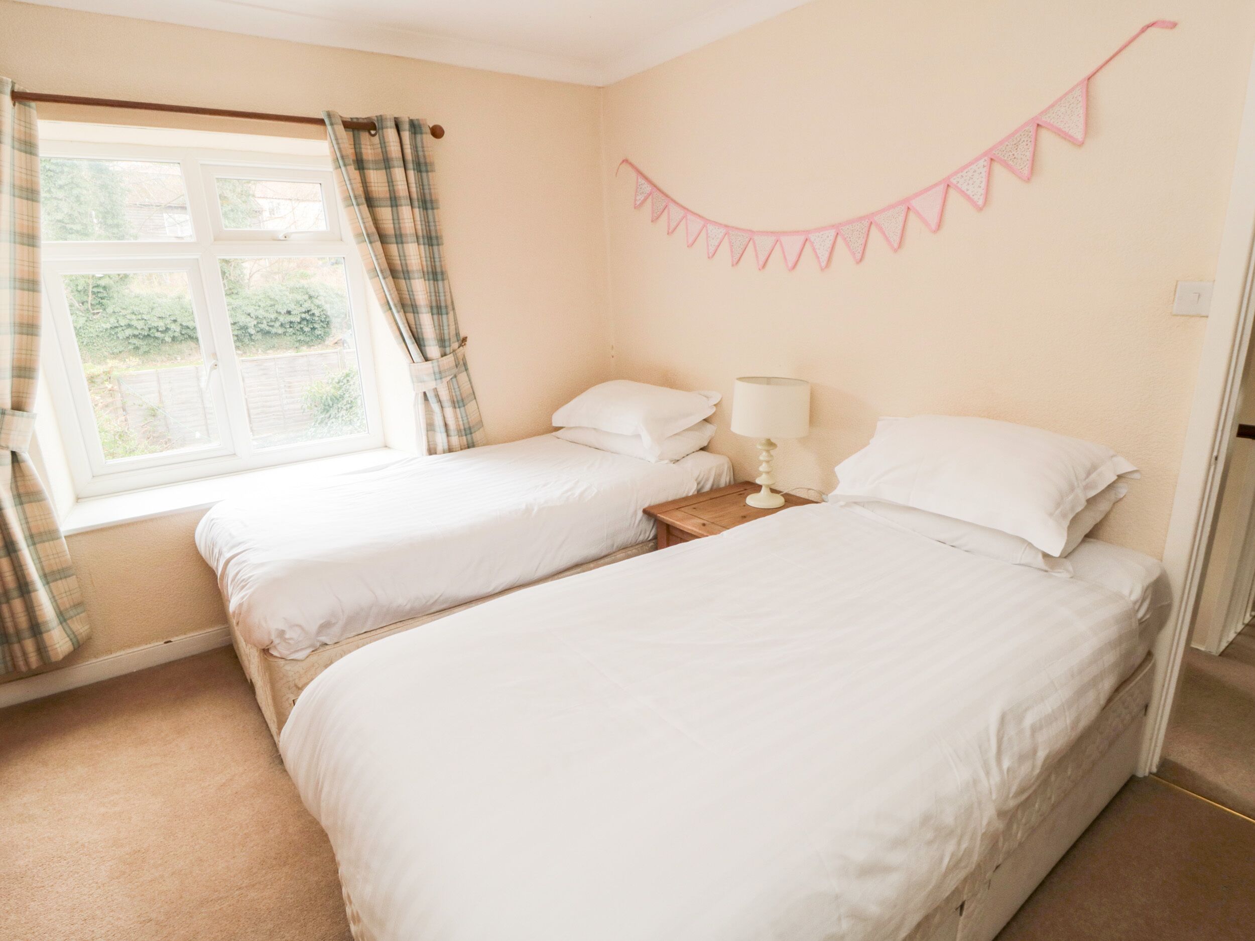 Cottage | 2 bedrooms, WiFi (free), individually decorated, individually furnished