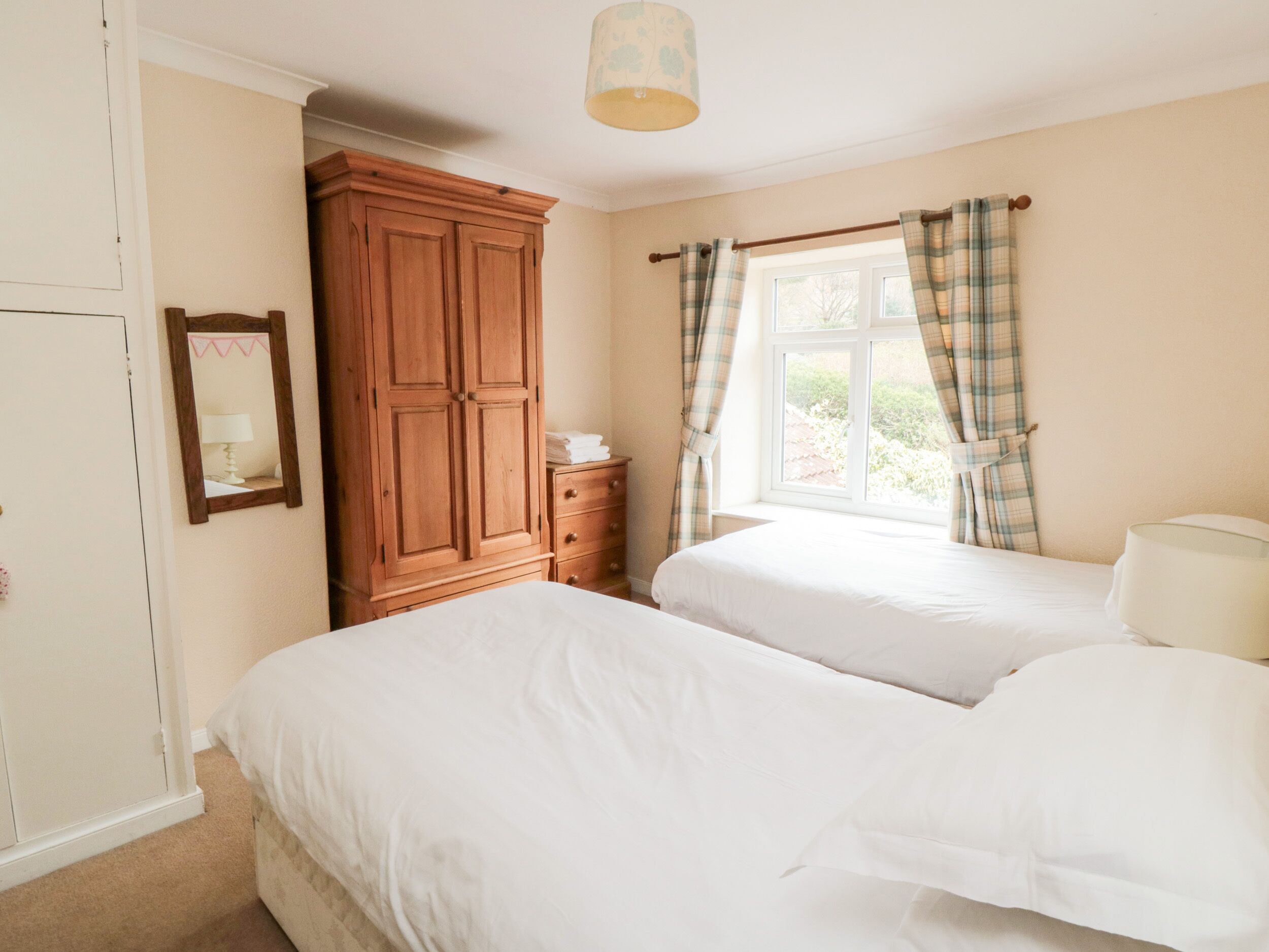 Cottage | 2 bedrooms, individually decorated, individually furnished, free WiFi