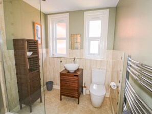 Cottage | Badkamer | Een douche