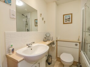 Cottage | Bathroom