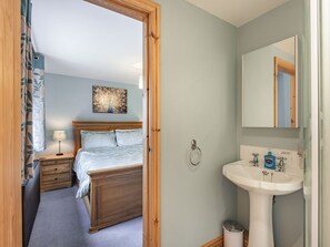 Cottage | 2 bedrooms, individually decorated, individually furnished, free WiFi