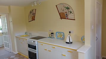 Cottage | Private kitchen | Microwave, stovetop, highchair, cookware/dishes/utensils