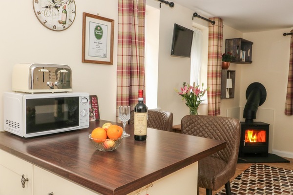 Cottage | Dining