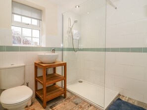 Cottage | Bathroom | Shower