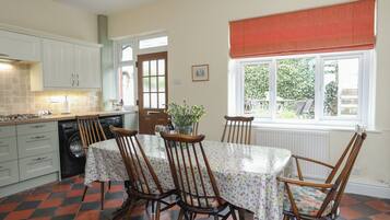 Cottage | Dining