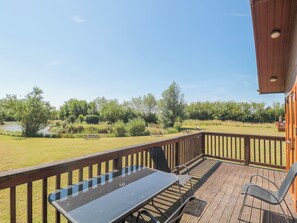 Cottage | Outdoor dining - Harvester Lodge (Weston-super-Mare)