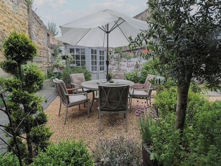 Cottage | Outdoor dining