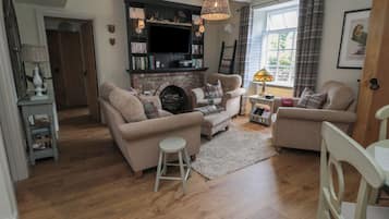 Cottage | Living area