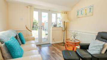 Cottage | Phòng khách | TV, đầu đĩa DVD