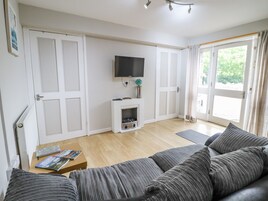 Cottage | Phòng khách | TV 