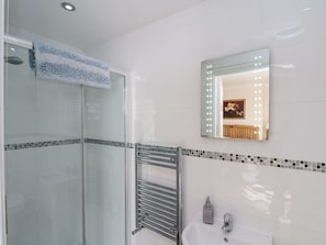 Cottage | Bathroom