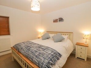 Cottage | 2 bedrooms, individually decorated, individually furnished, free WiFi - 6 Malthouse Court (Watchet)