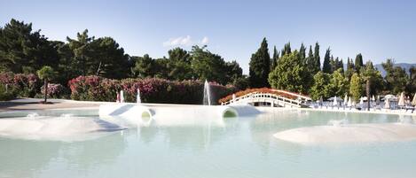 من حمّامات السباحة المغطاة، 3 من حمّامات السباحة الخارجية