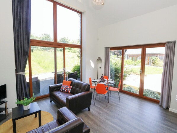 Cottage | Interior - Shepherd Oak (Weymouth)