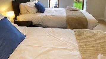 Cottage | 3 bedrooms, individually decorated, individually furnished, free WiFi