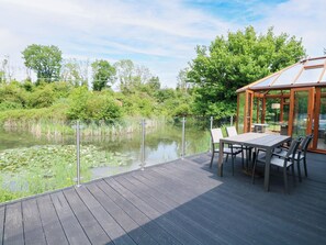 Outdoor dining - Dragonfly Lodge (Dereham)