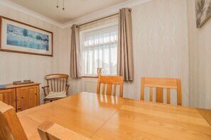 Cottage | Dining