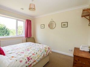 Cottage | 2 bedrooms, individually decorated, individually furnished, free WiFi