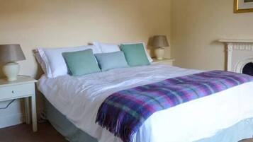 Cottage | 2 bedrooms, individually decorated, individually furnished, free WiFi