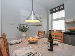 Cottage | Dining