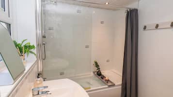 Cottage | Bathroom