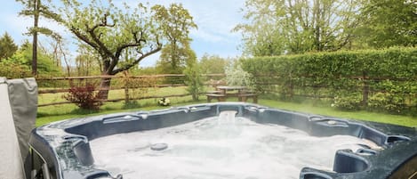 Cottage | Property grounds