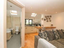 村舍 | 起居区 | 电视、DVD 播放器