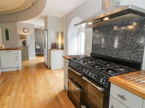 Ferienhaus | Eigene Küche | Geschirrspüler, Wasserkocher, Toaster, Kochgeschirr/Geschirr/Besteck