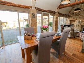 Cottage | Dining