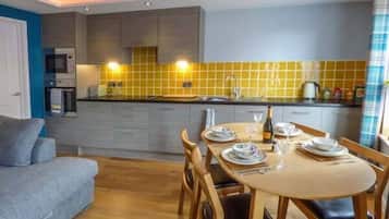 Cottage | Private kitchen | Fridge, microwave, stovetop, dishwasher