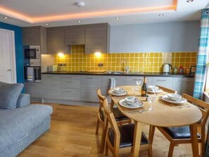 Cottage | Private kitchen | Fridge, microwave, stovetop, dishwasher - Picadore (Scarborough)