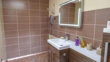Cottage | Bathroom