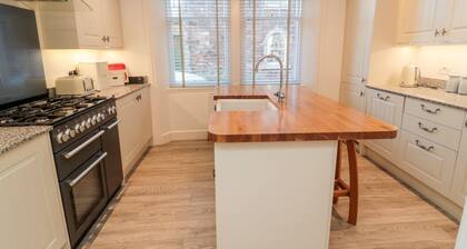 Iona 10 Palace Street East