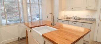 Iona 10 Palace Street East